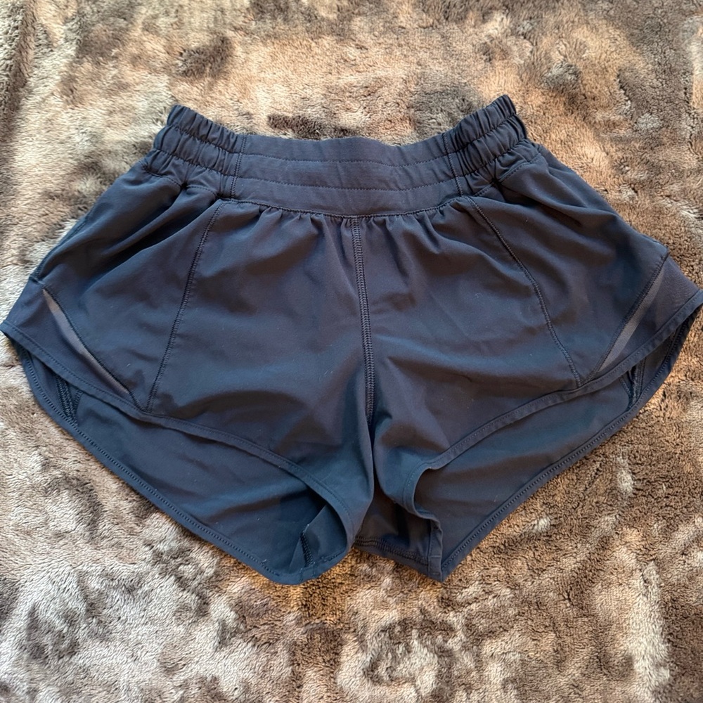 Lululemon Hotty Hot Low-Rise Lined Short 2.5” in Navy